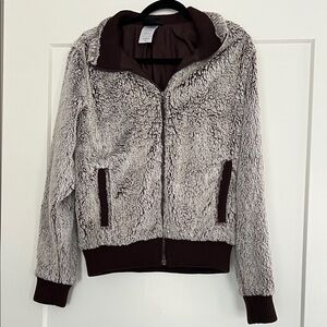 Pantagonia Women's Cream and Brown Sherpa Jacket. Size M